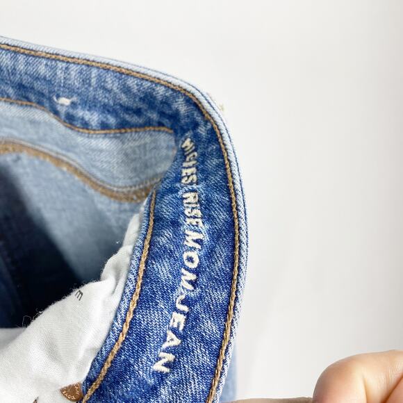 American Eagle Outfitters Hi Rise Mom Jeans Distressed Destroyed Size 8 - Picture 7 of 11